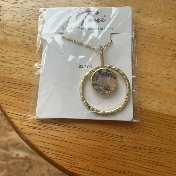 Gold Mother of Pearl Pendant Necklace - Picture 2 of 4